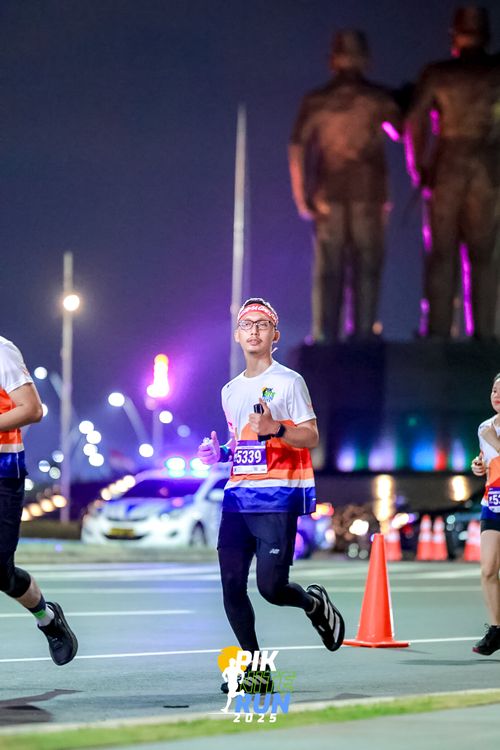 Race photo from PIK NITE RUN 2025
