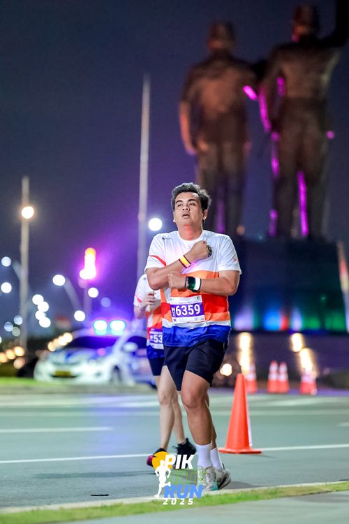 Race photo from PIK NITE RUN 2025