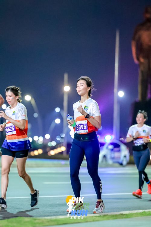 Race photo from PIK NITE RUN 2025
