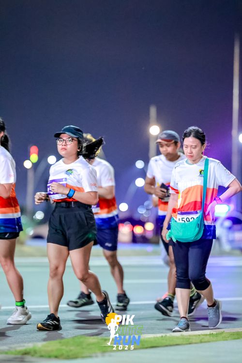 Race photo from PIK NITE RUN 2025