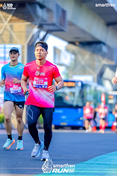 Race photo from Smartfren Run 2025 