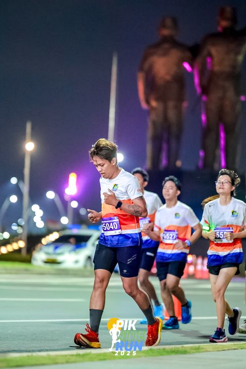 Race photo from PIK NITE RUN 2025