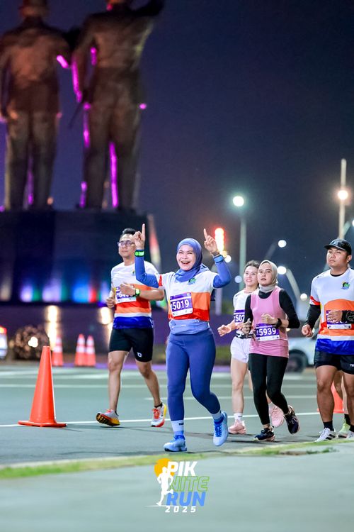 Race photo from PIK NITE RUN 2025
