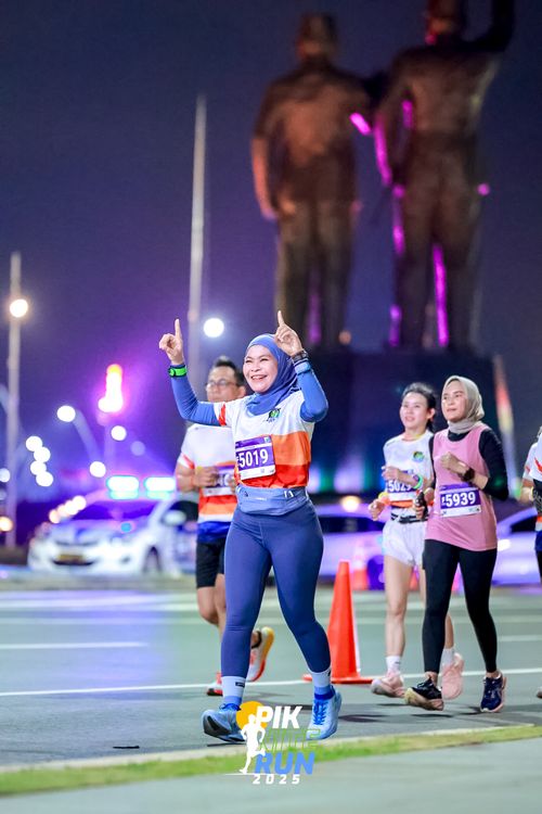 Race photo from PIK NITE RUN 2025