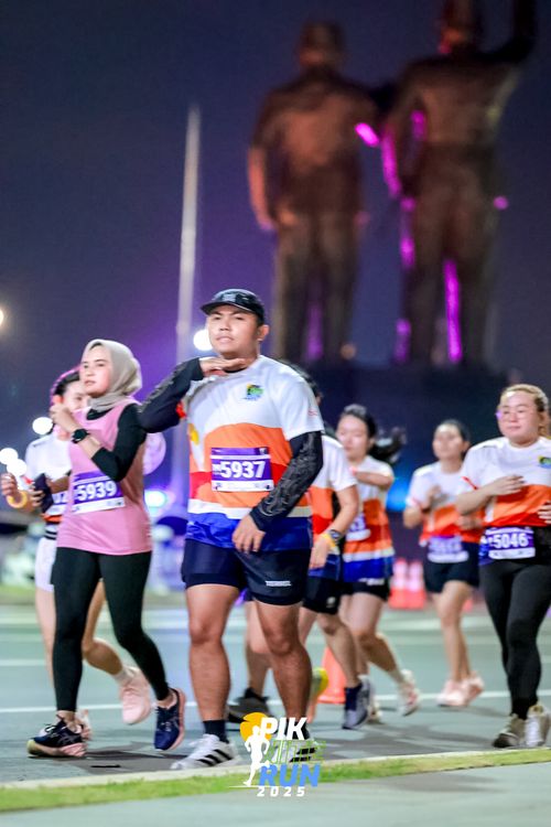 Race photo from PIK NITE RUN 2025