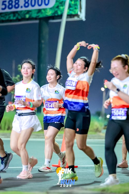Race photo from PIK NITE RUN 2025
