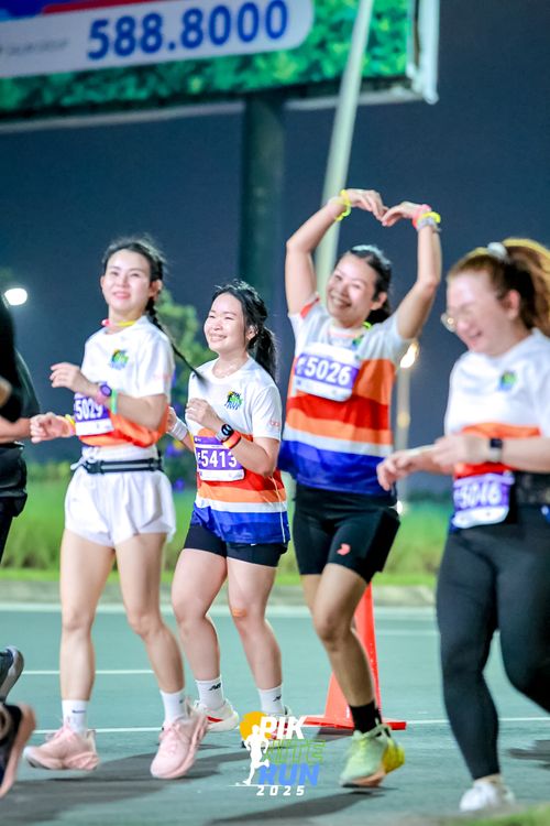 Race photo from PIK NITE RUN 2025