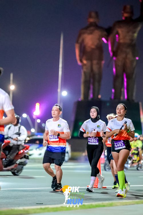 Race photo from PIK NITE RUN 2025