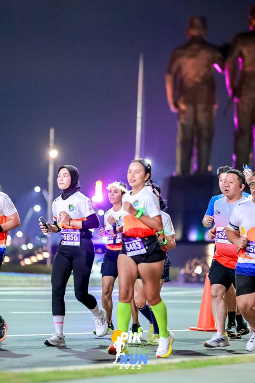Race photo from PIK NITE RUN 2025