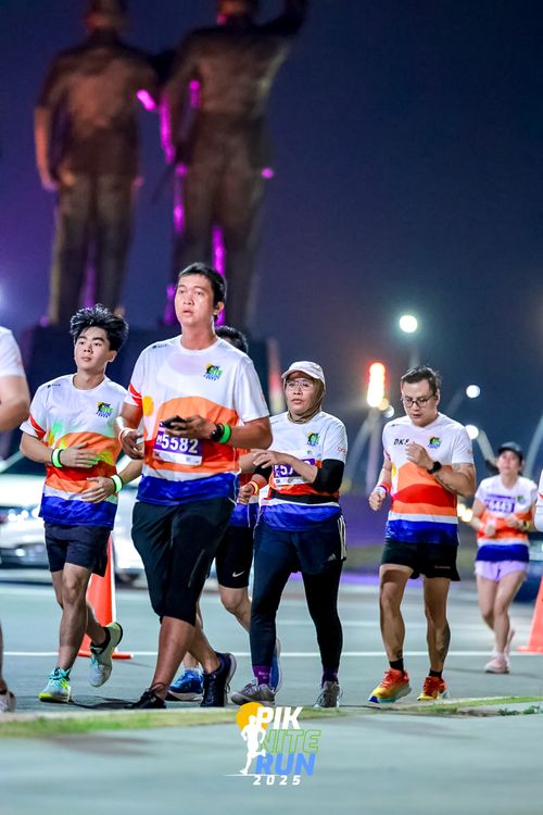 Race photo from PIK NITE RUN 2025