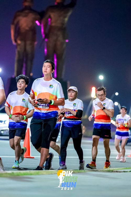 Race photo from PIK NITE RUN 2025