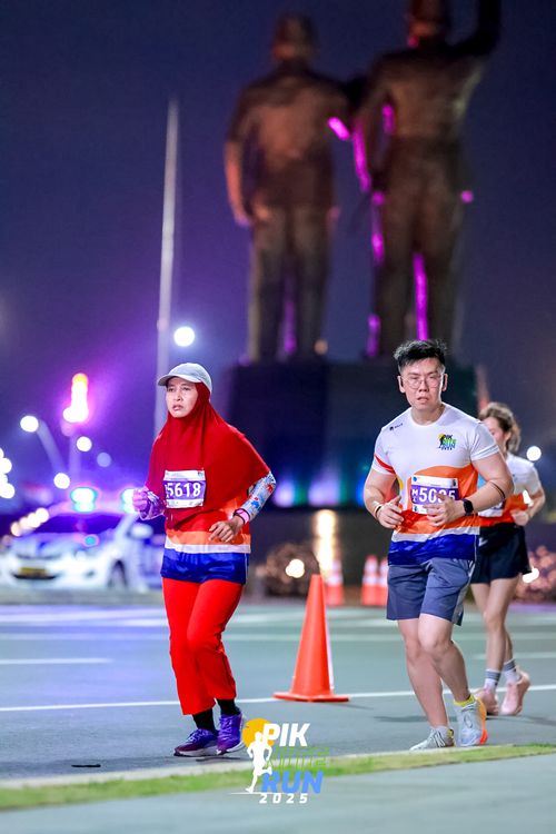 Race photo from PIK NITE RUN 2025