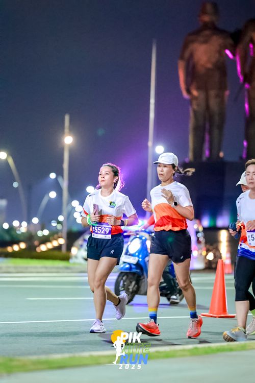 Race photo from PIK NITE RUN 2025