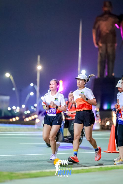 Race photo from PIK NITE RUN 2025