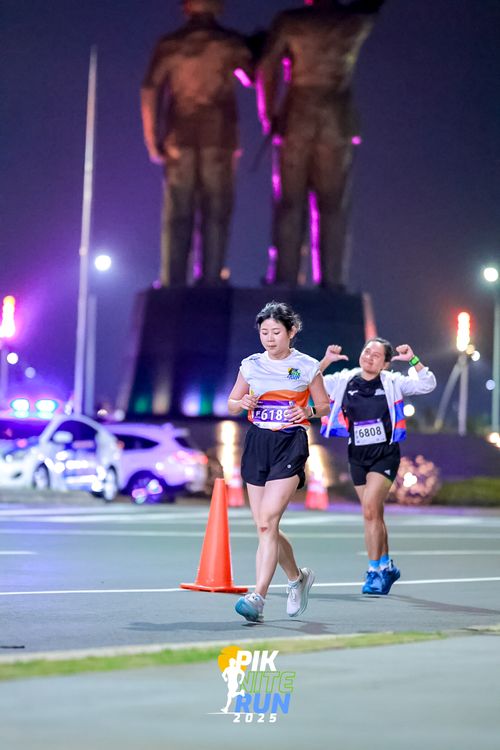 Race photo from PIK NITE RUN 2025