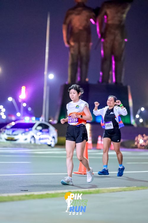 Race photo from PIK NITE RUN 2025
