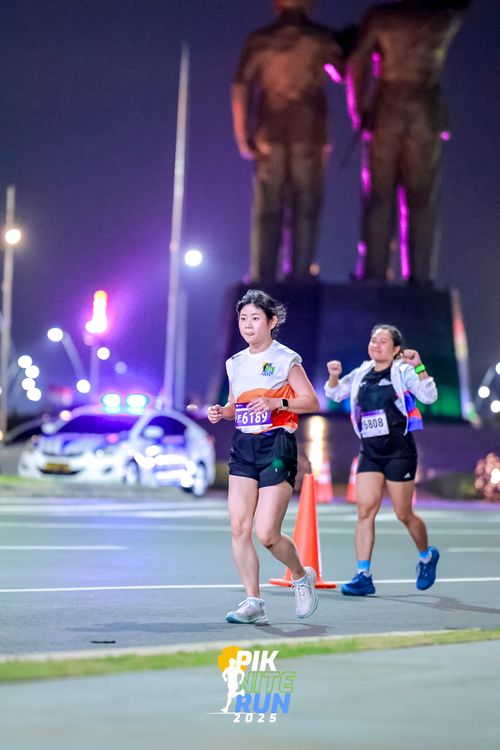 Race photo from PIK NITE RUN 2025