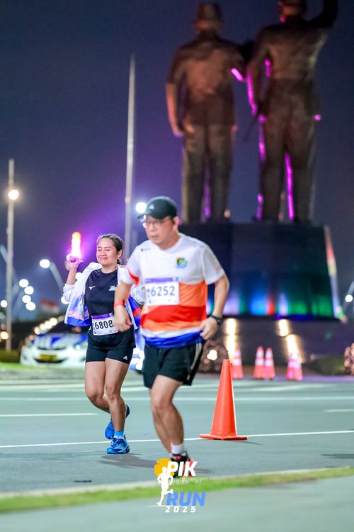 Race photo from PIK NITE RUN 2025