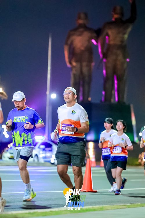 Race photo from PIK NITE RUN 2025