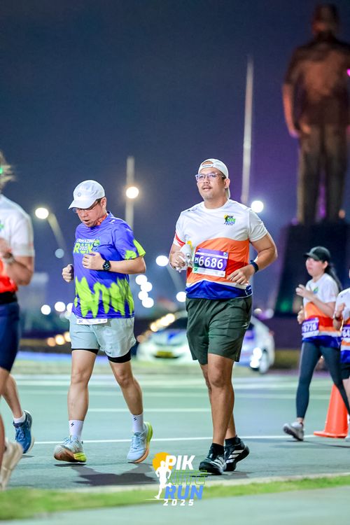 Race photo from PIK NITE RUN 2025