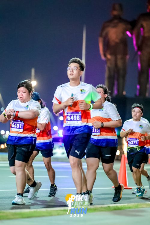 Race photo from PIK NITE RUN 2025