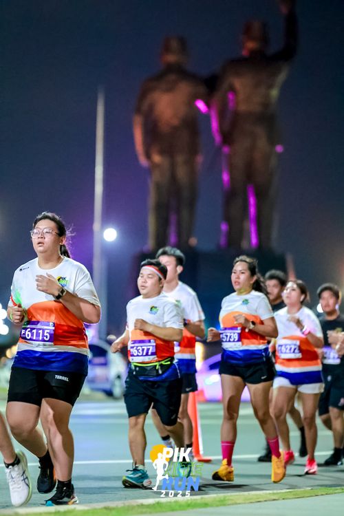 Race photo from PIK NITE RUN 2025