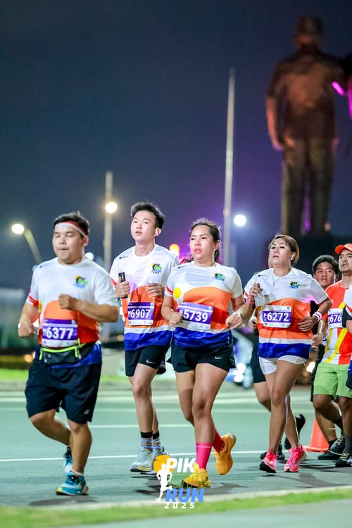 Race photo from PIK NITE RUN 2025