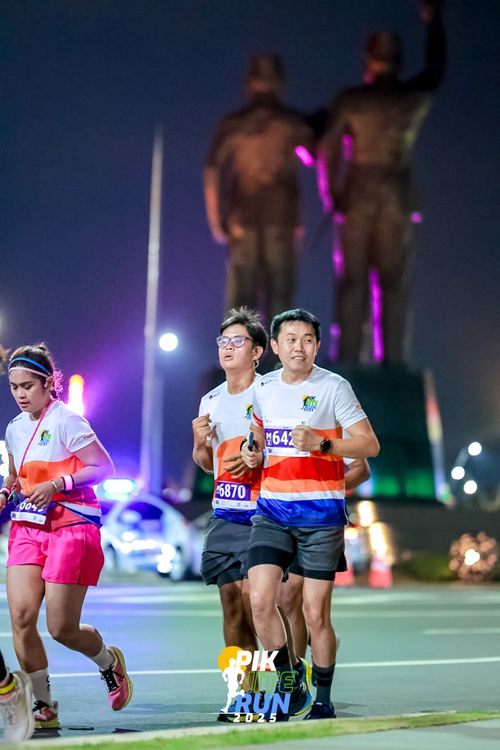 Race photo from PIK NITE RUN 2025
