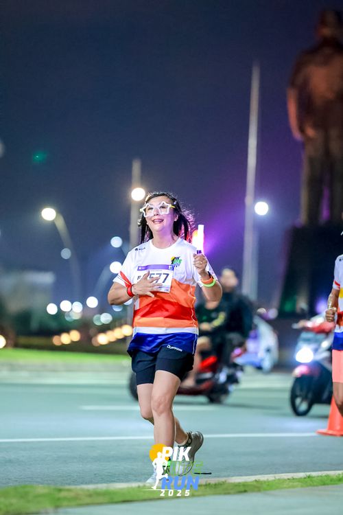Race photo from PIK NITE RUN 2025