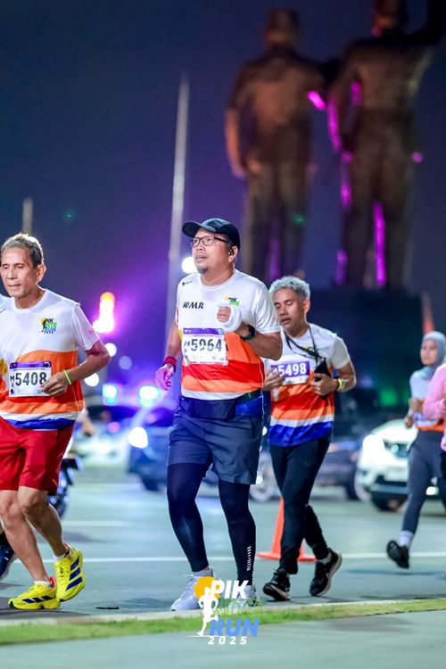Race photo from PIK NITE RUN 2025