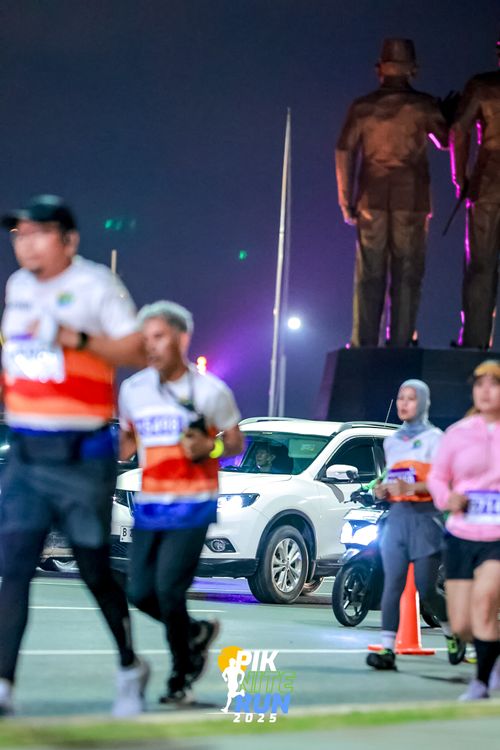 Race photo from PIK NITE RUN 2025