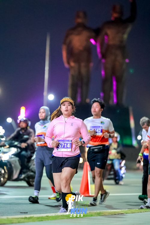 Race photo from PIK NITE RUN 2025