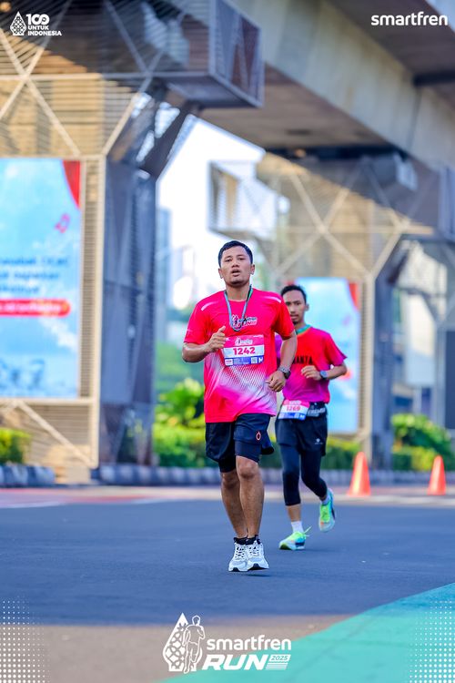Race photo from Smartfren Run 2025 