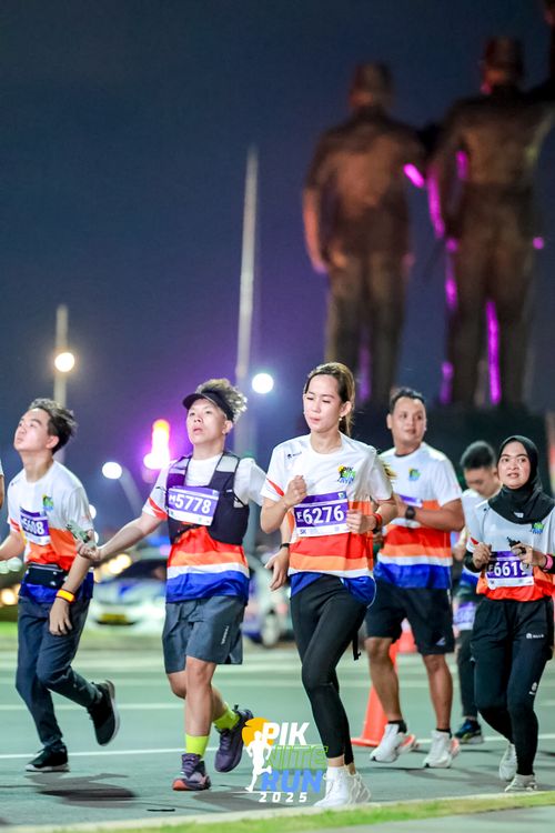 Race photo from PIK NITE RUN 2025
