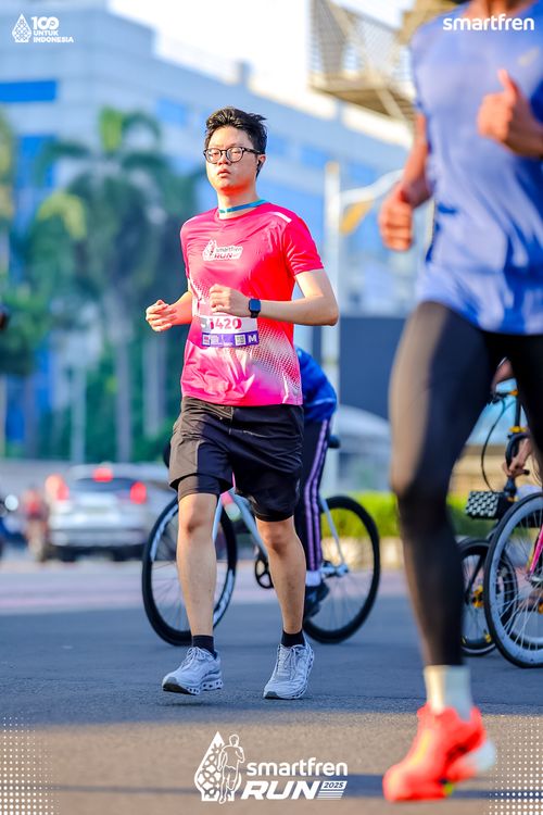 Race photo from Smartfren Run 2025 