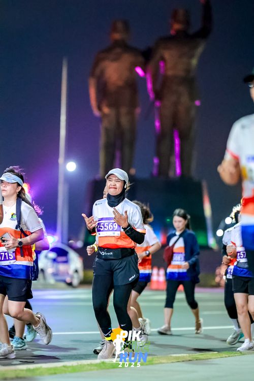 Race photo from PIK NITE RUN 2025