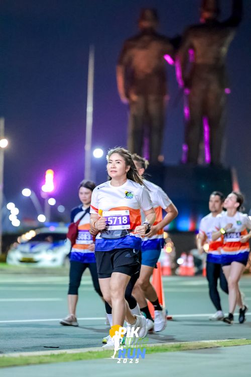 Race photo from PIK NITE RUN 2025