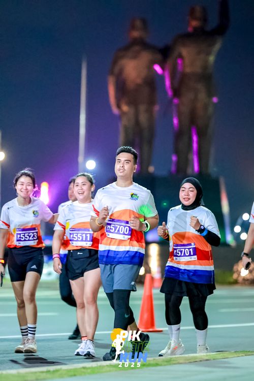 Race photo from PIK NITE RUN 2025