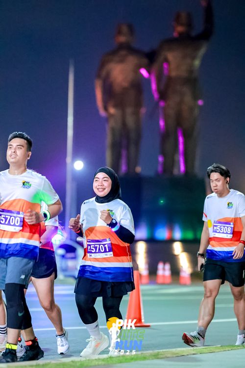 Race photo from PIK NITE RUN 2025