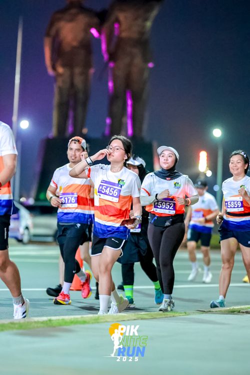 Race photo from PIK NITE RUN 2025