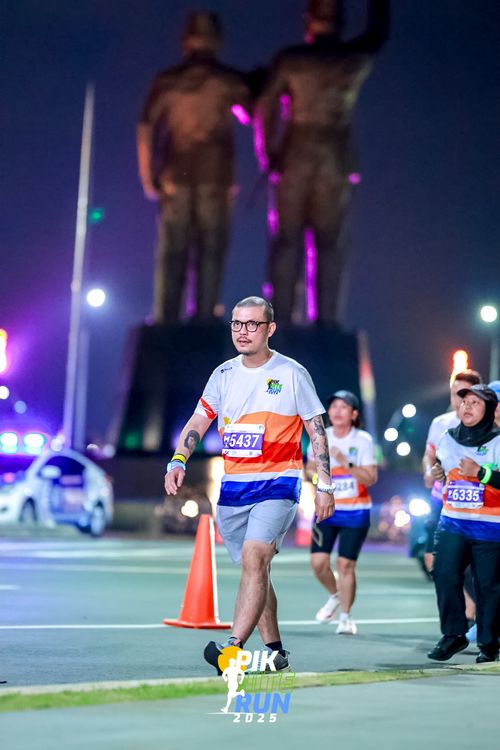 Race photo from PIK NITE RUN 2025