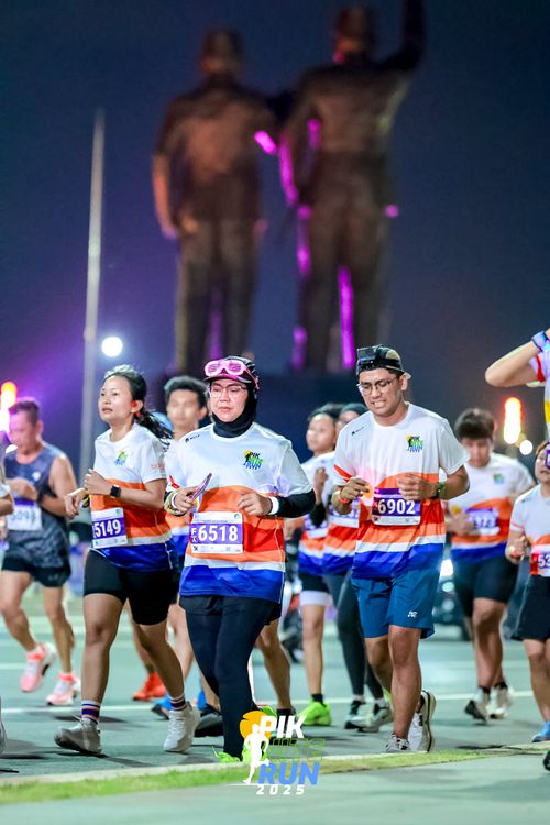 Race photo from PIK NITE RUN 2025