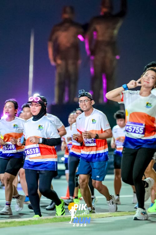 Race photo from PIK NITE RUN 2025