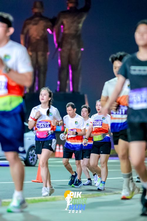 Race photo from PIK NITE RUN 2025