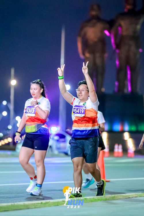 Race photo from PIK NITE RUN 2025