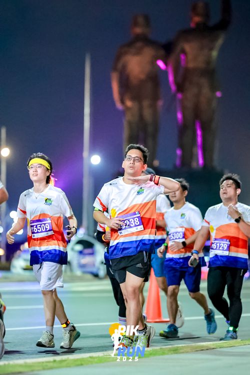 Race photo from PIK NITE RUN 2025
