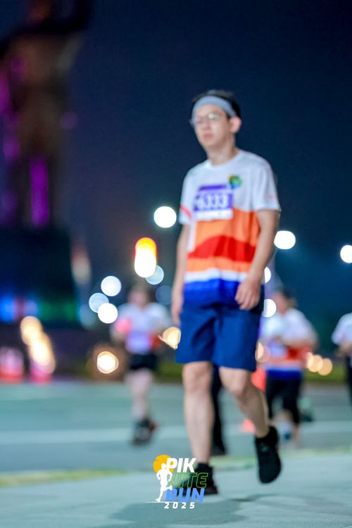Race photo from PIK NITE RUN 2025