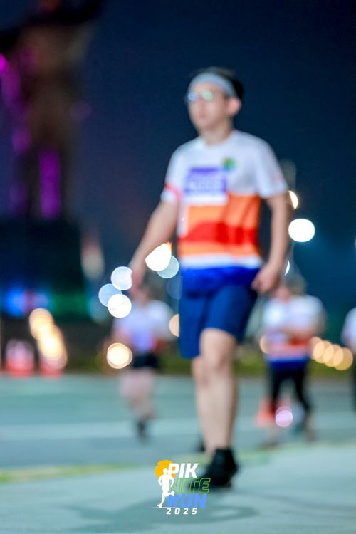 Race photo from PIK NITE RUN 2025