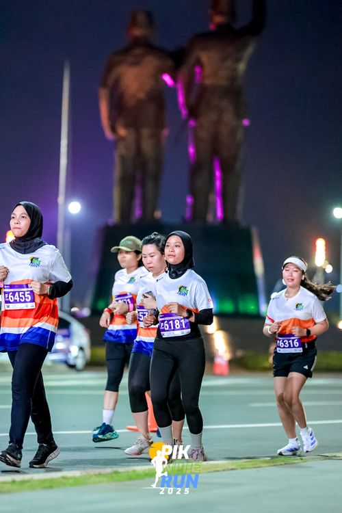 Race photo from PIK NITE RUN 2025