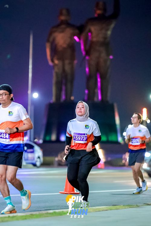 Race photo from PIK NITE RUN 2025